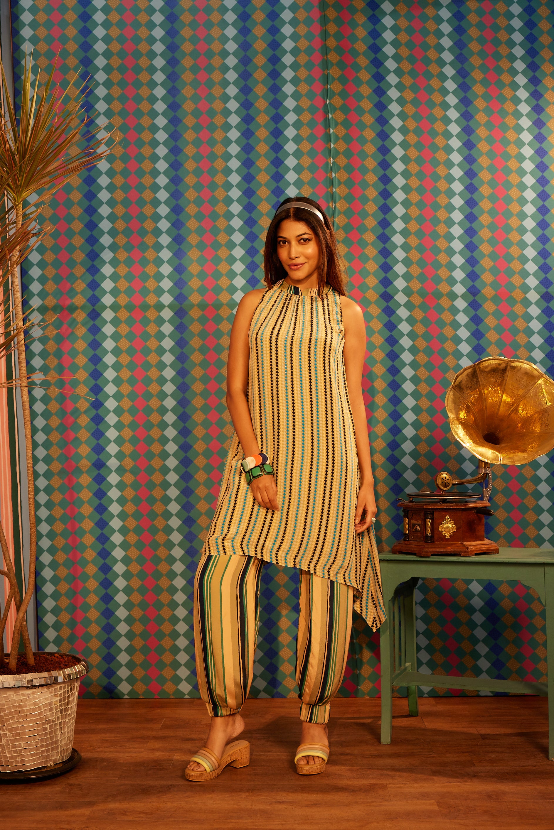 ZEUS SLEEVELESS KURTA