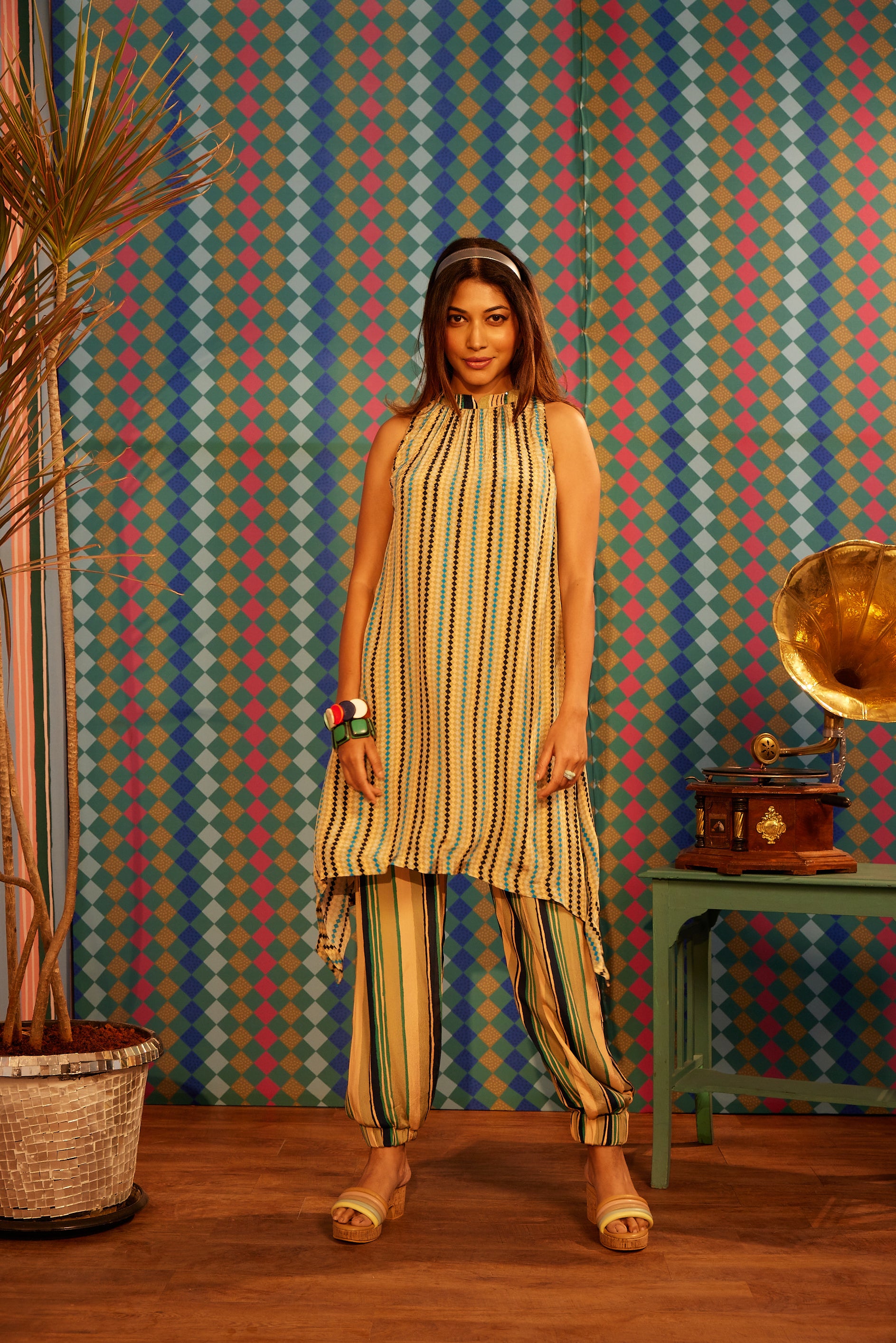 ZEUS SLEEVELESS KURTA